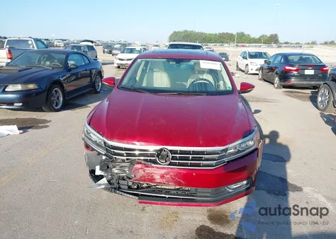 2017 Volkswagen Passat 1.8T Se z USA, uszkodzony, nr VIN 1VWGT7A39HC019855